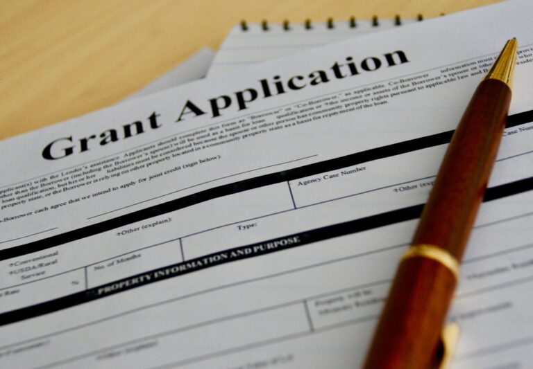 Applying for Travel Loans and Grants to Relocate to the UK